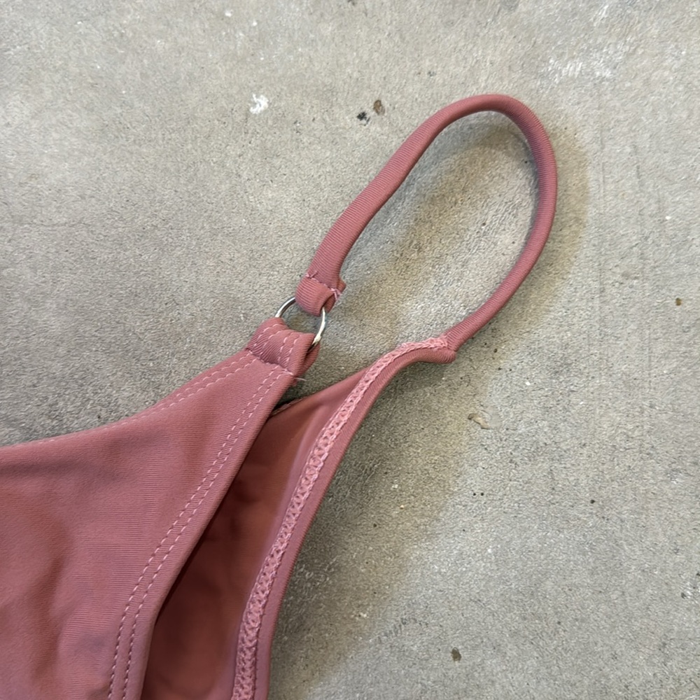 Bikini - Picture 8 of 10